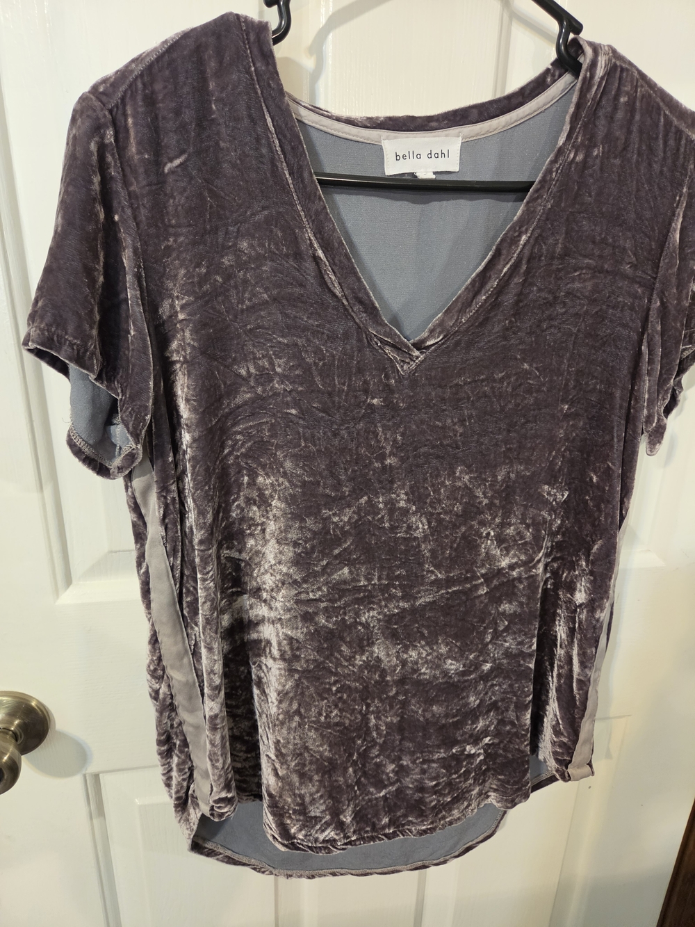 Bella Dahl Crushed Velvet Short Sleeve V-Neck Top in Mauve Gray Very Thin Velvet